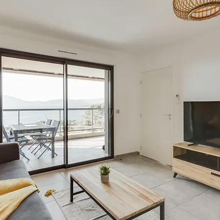Arbousier Apartman *
